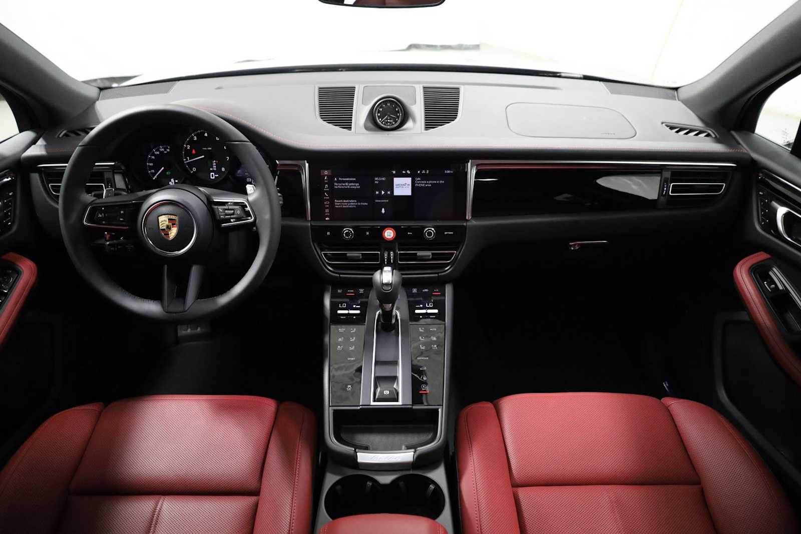 Thumbnail: 2026 Porsche Macan - 25