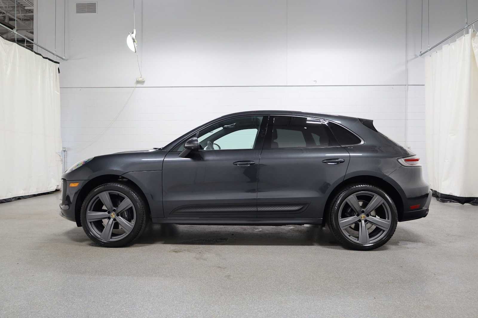 Thumbnail: 2024 Porsche Macan - 2