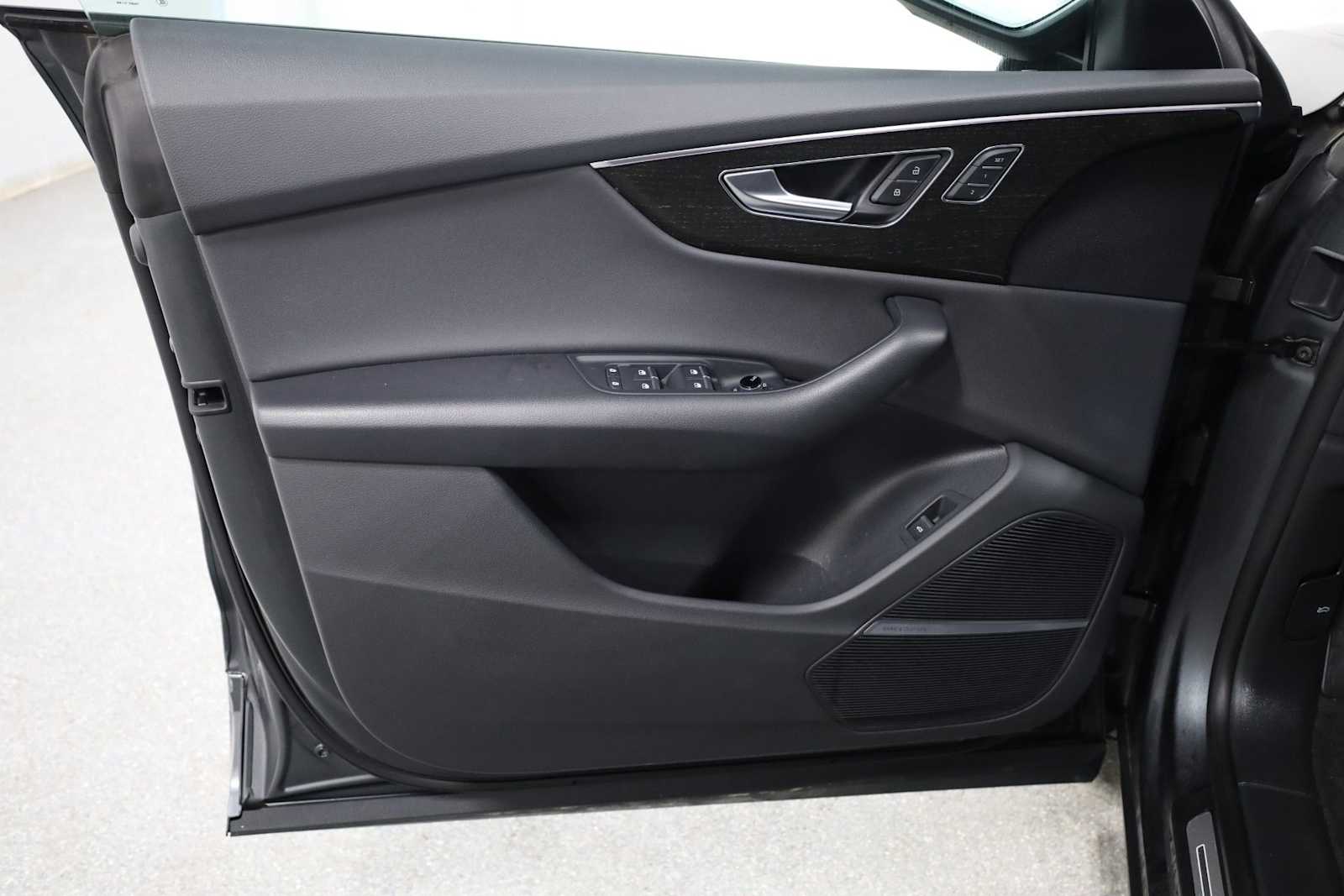 Thumbnail: 2021 Audi Q8 - 16