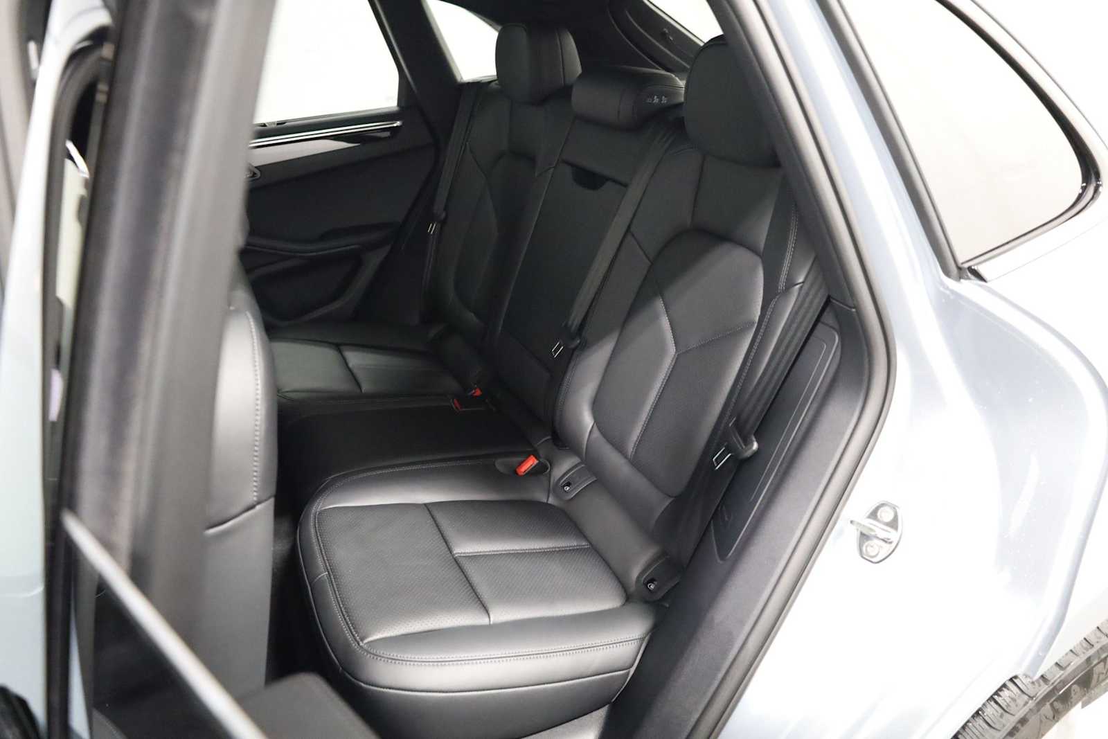 Thumbnail: 2026 Porsche Macan - 36