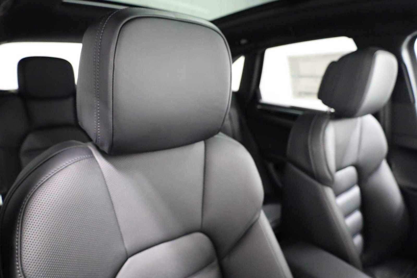 Thumbnail: 2026 Porsche Macan - 22