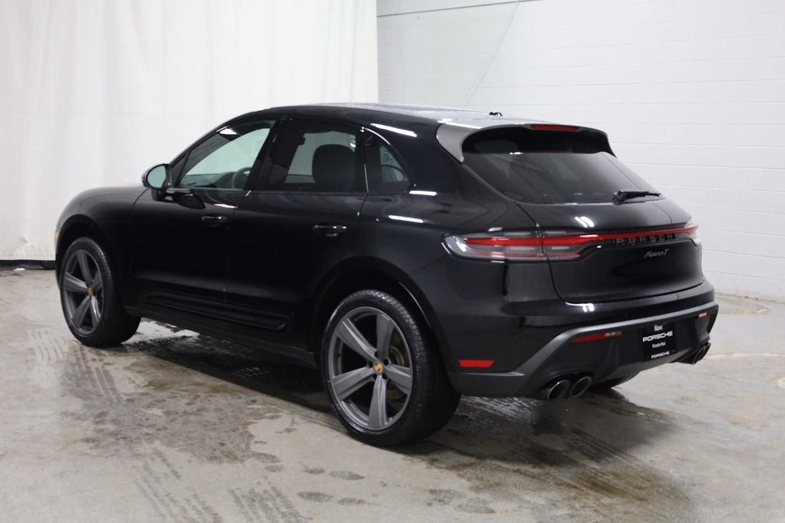 Thumbnail: 2025 Porsche Macan - 3