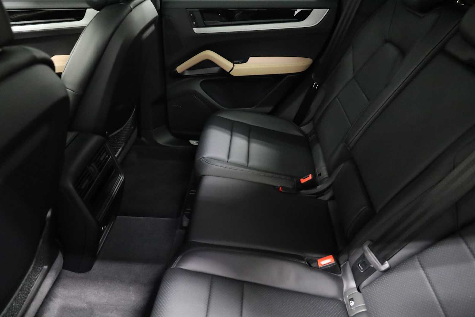 Thumbnail: 2024 Porsche Cayenne - 35