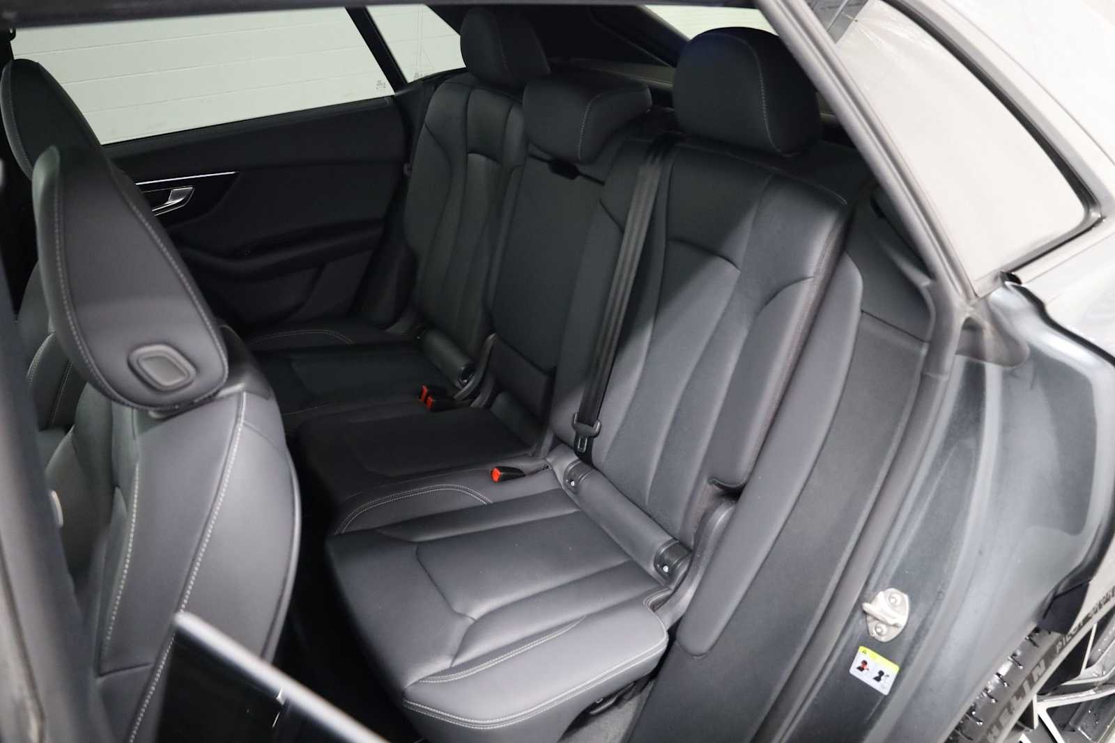 Thumbnail: 2021 Audi Q8 - 33