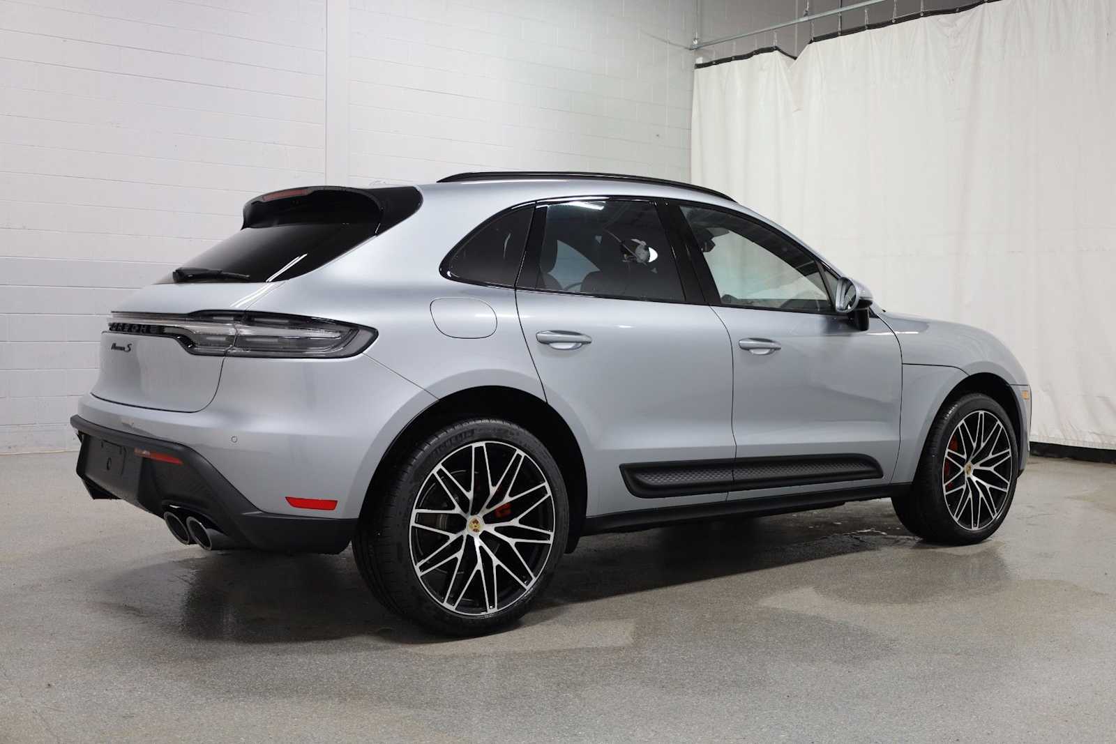 Thumbnail: 2026 Porsche Macan - 9