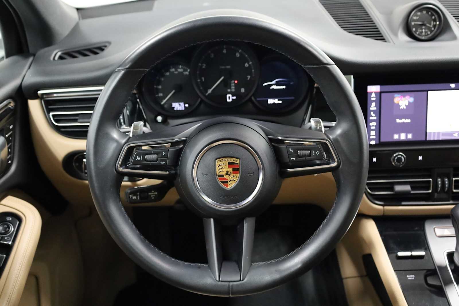 Thumbnail: 2023 Porsche Macan - 24