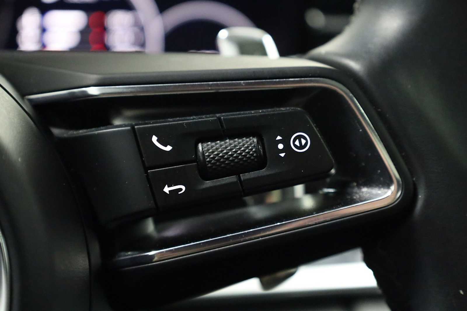 Thumbnail: 2023 Porsche Panamera - 28