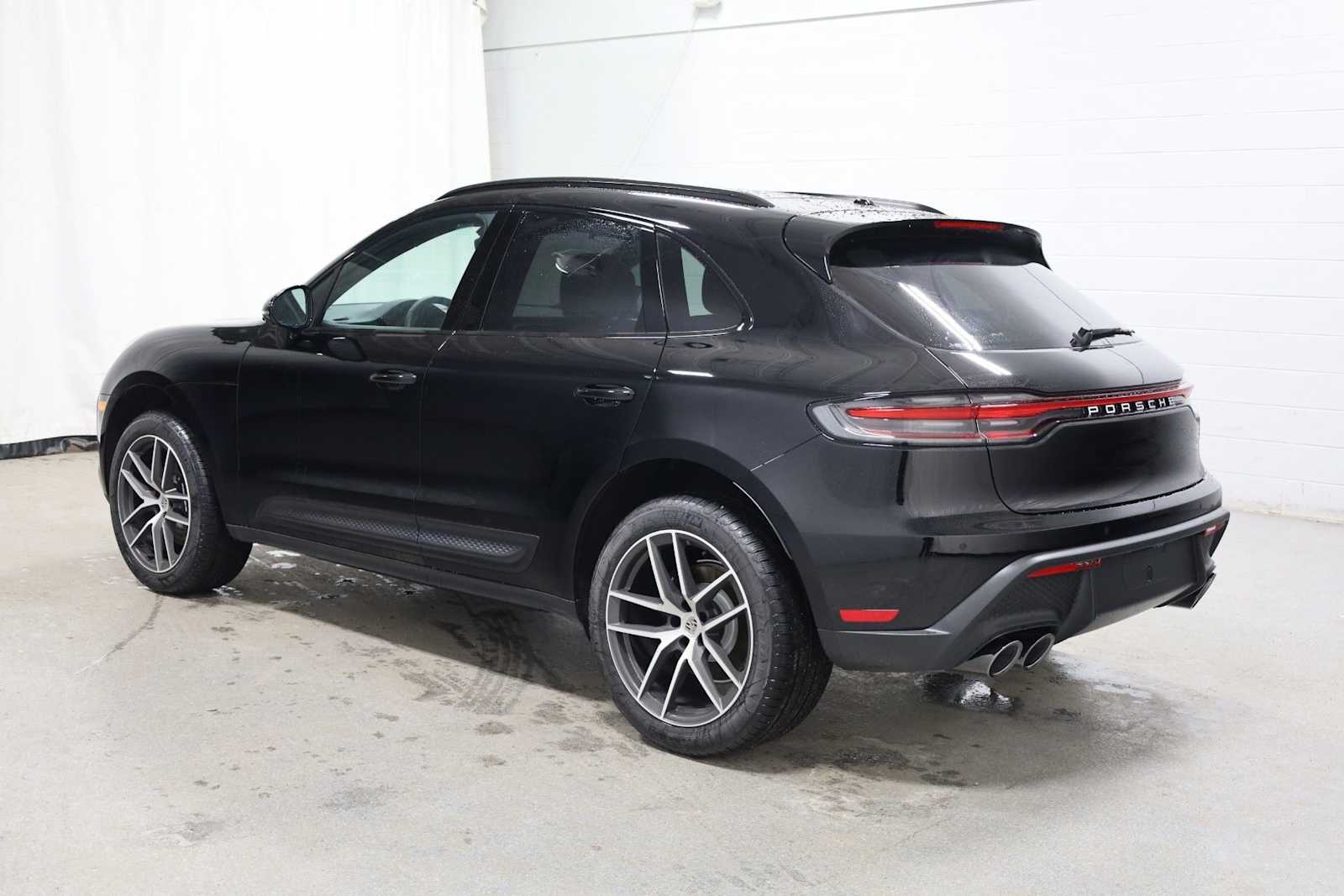 Thumbnail: 2026 Porsche Macan - 3