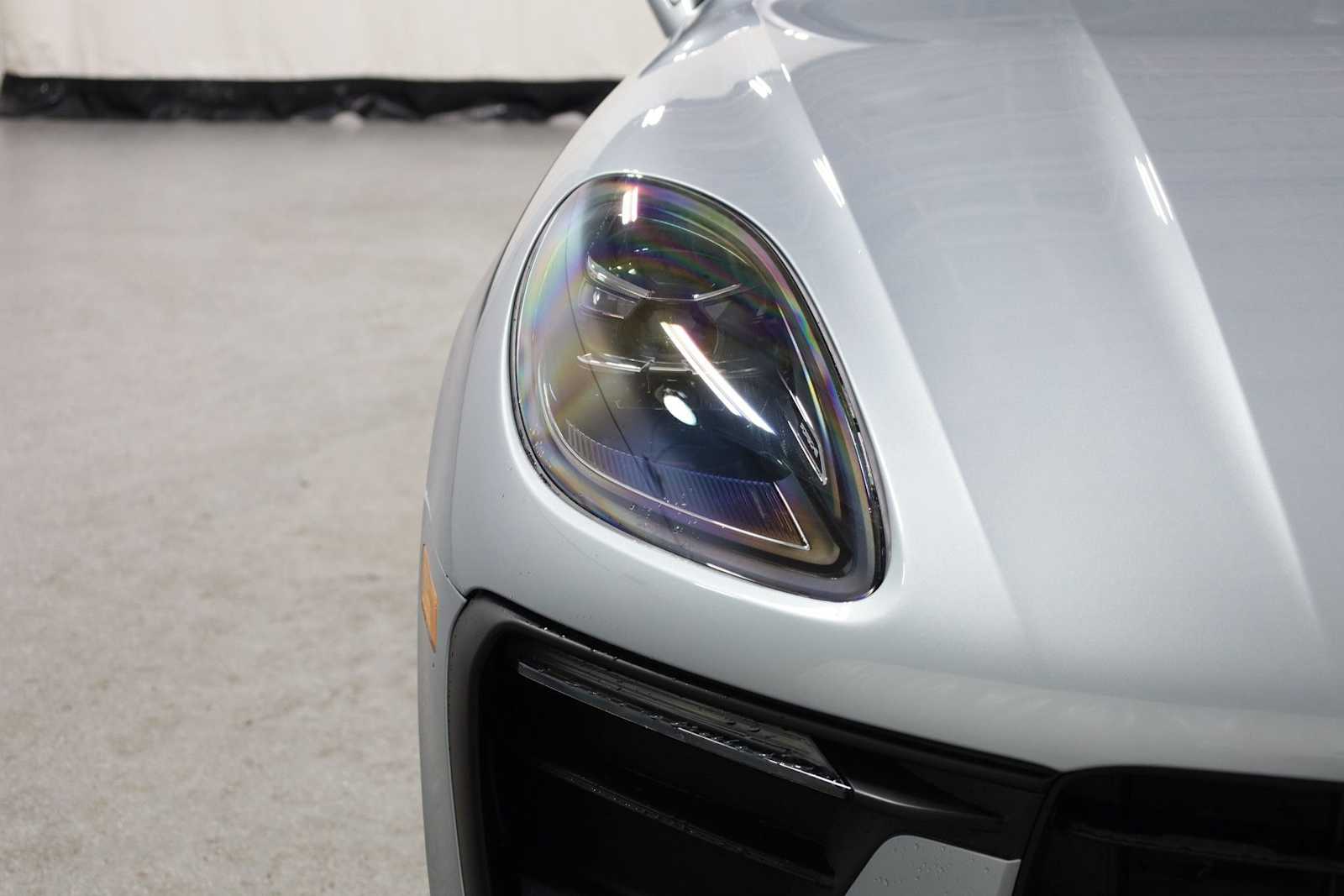 Thumbnail: 2026 Porsche Macan - 15
