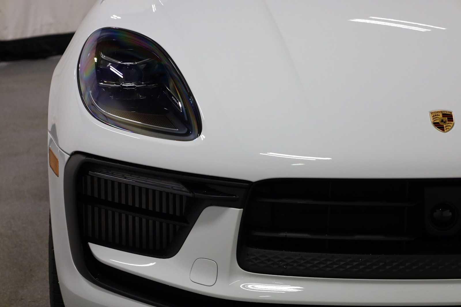 Thumbnail: 2026 Porsche Macan - 16