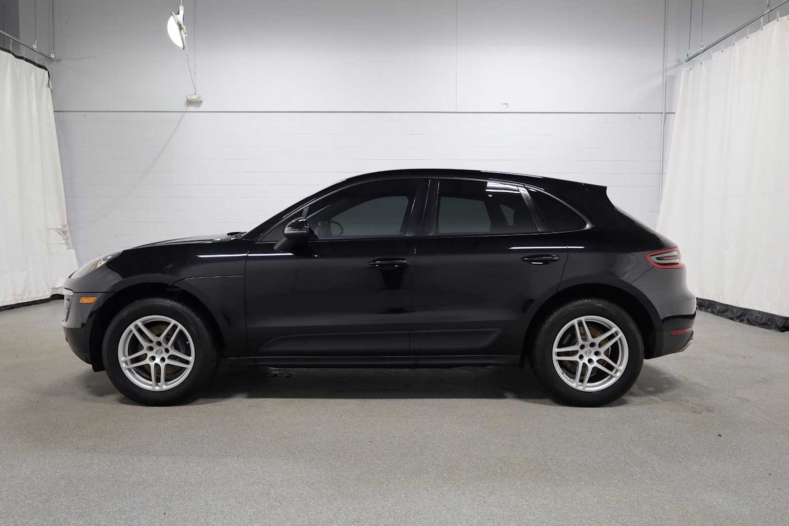 Thumbnail: 2018 Porsche Macan - 2