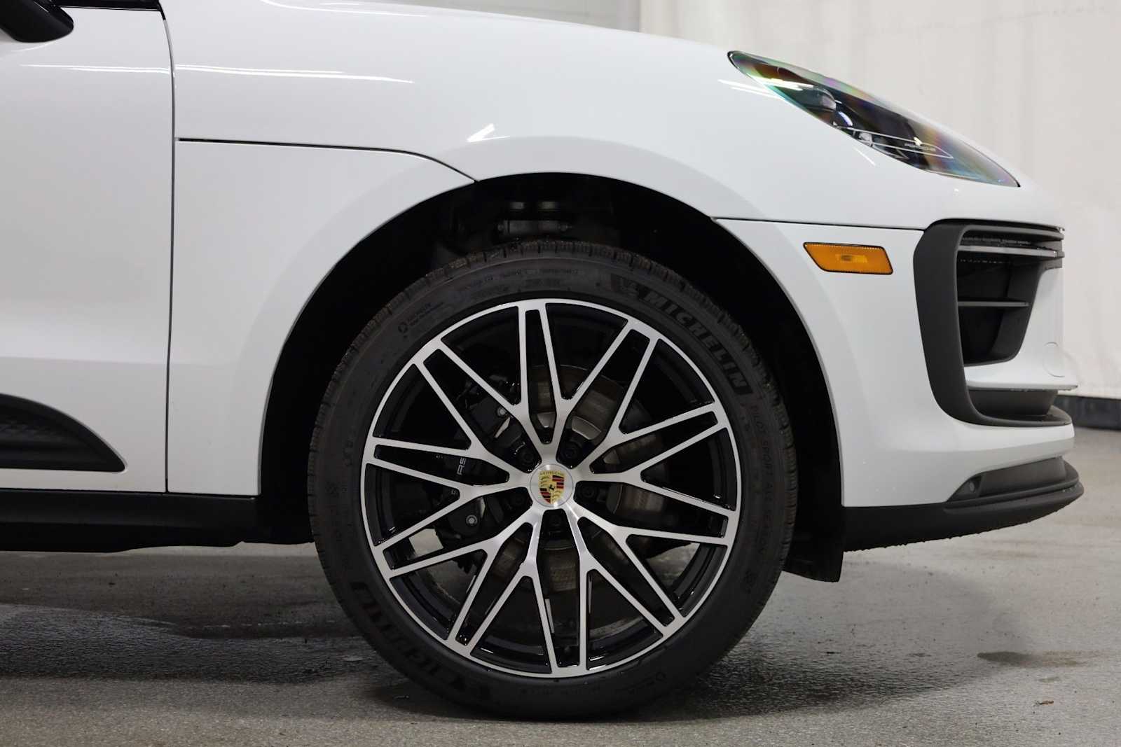 Thumbnail: 2026 Porsche Macan - 11