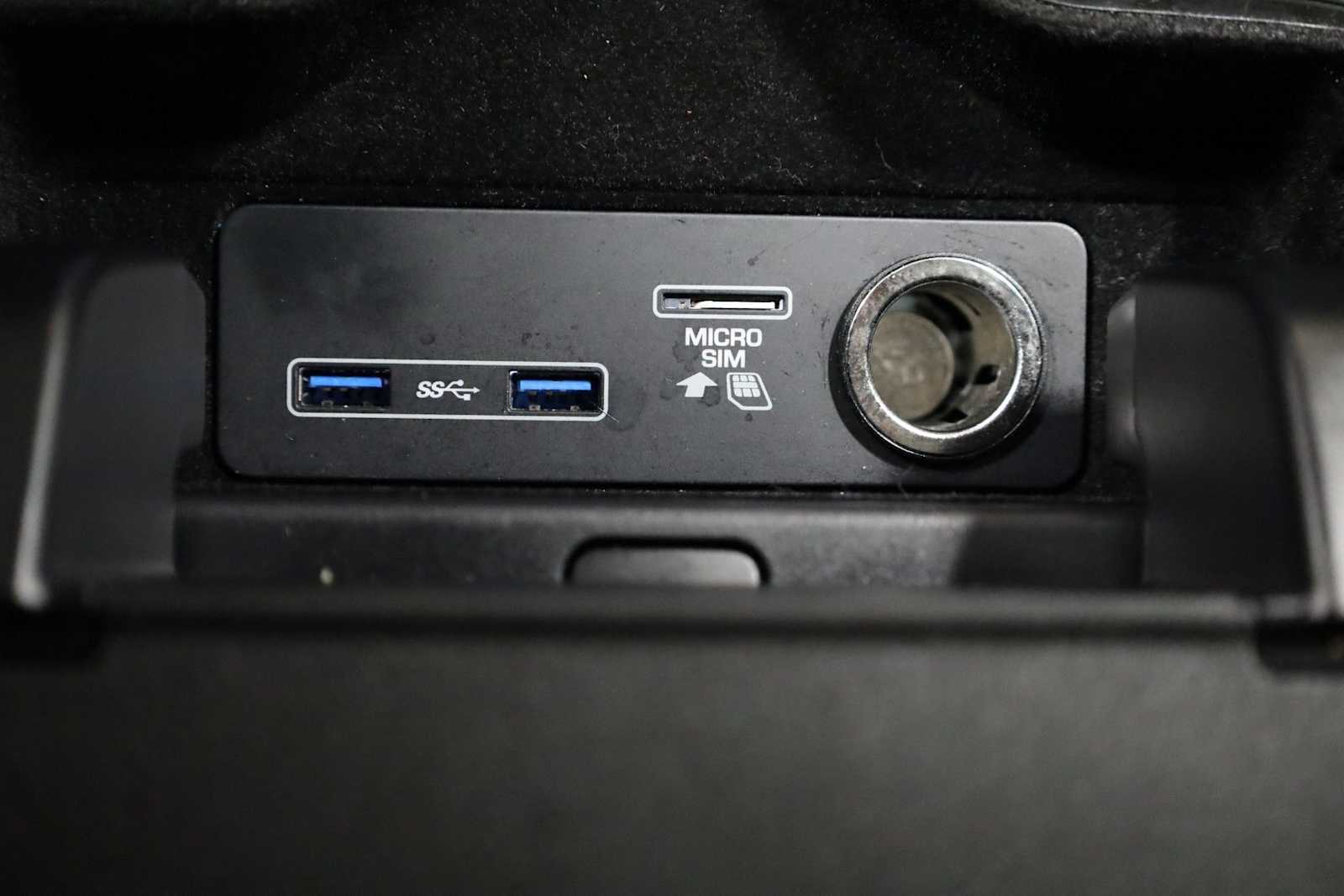 Thumbnail: 2019 Land Rover Range Rover - 33