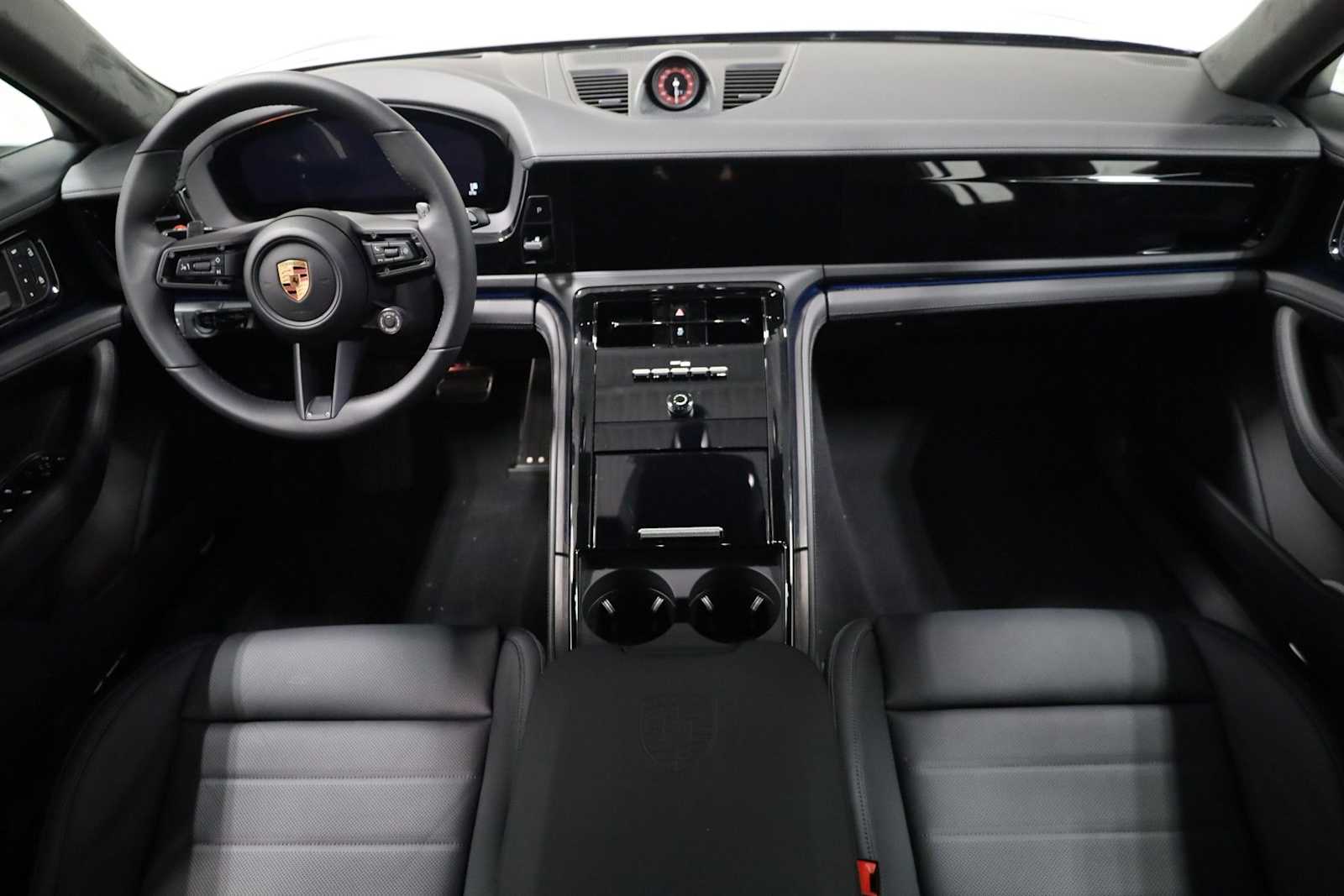 Thumbnail: 2026 Porsche Panamera - 26