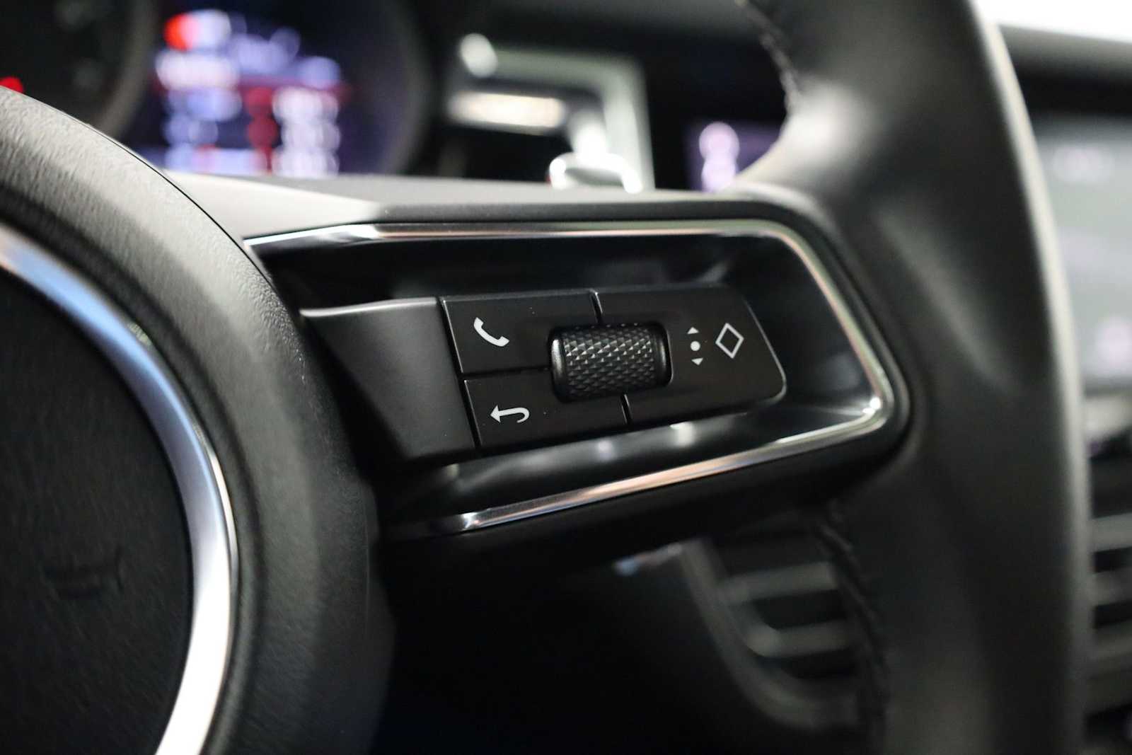 Thumbnail: 2025 Porsche Macan - 28