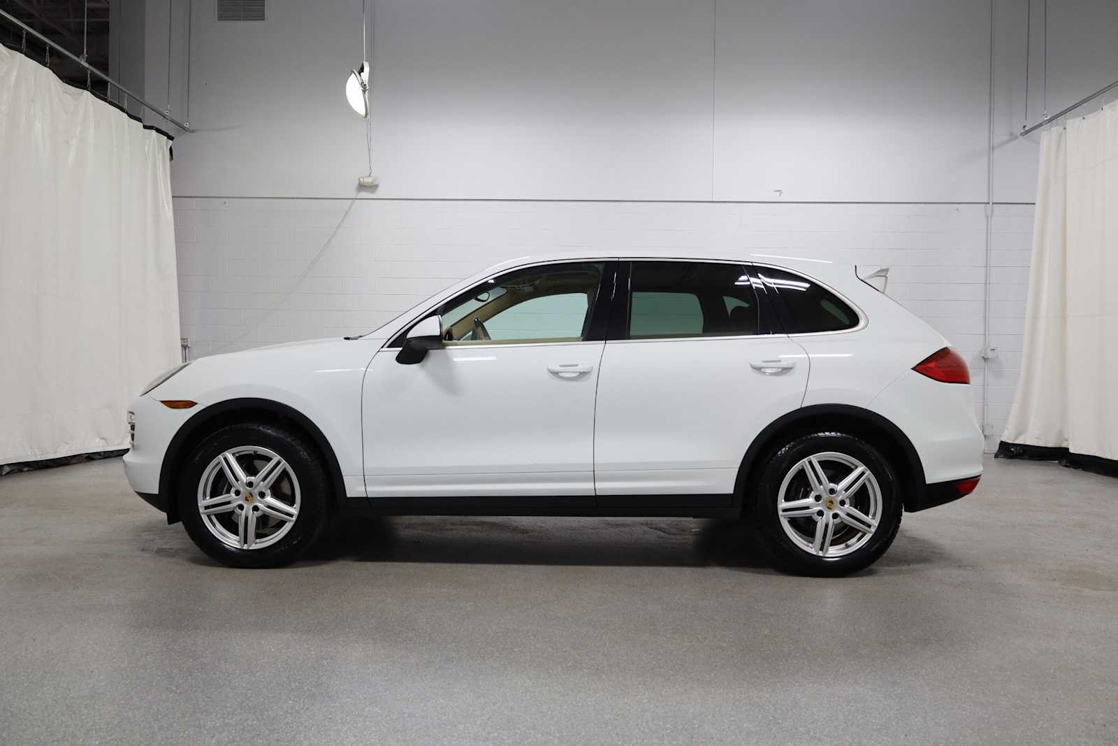 Thumbnail: 2014 Porsche Cayenne - 2