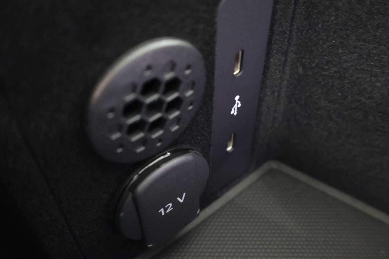 Thumbnail: 2026 Porsche Taycan - 32