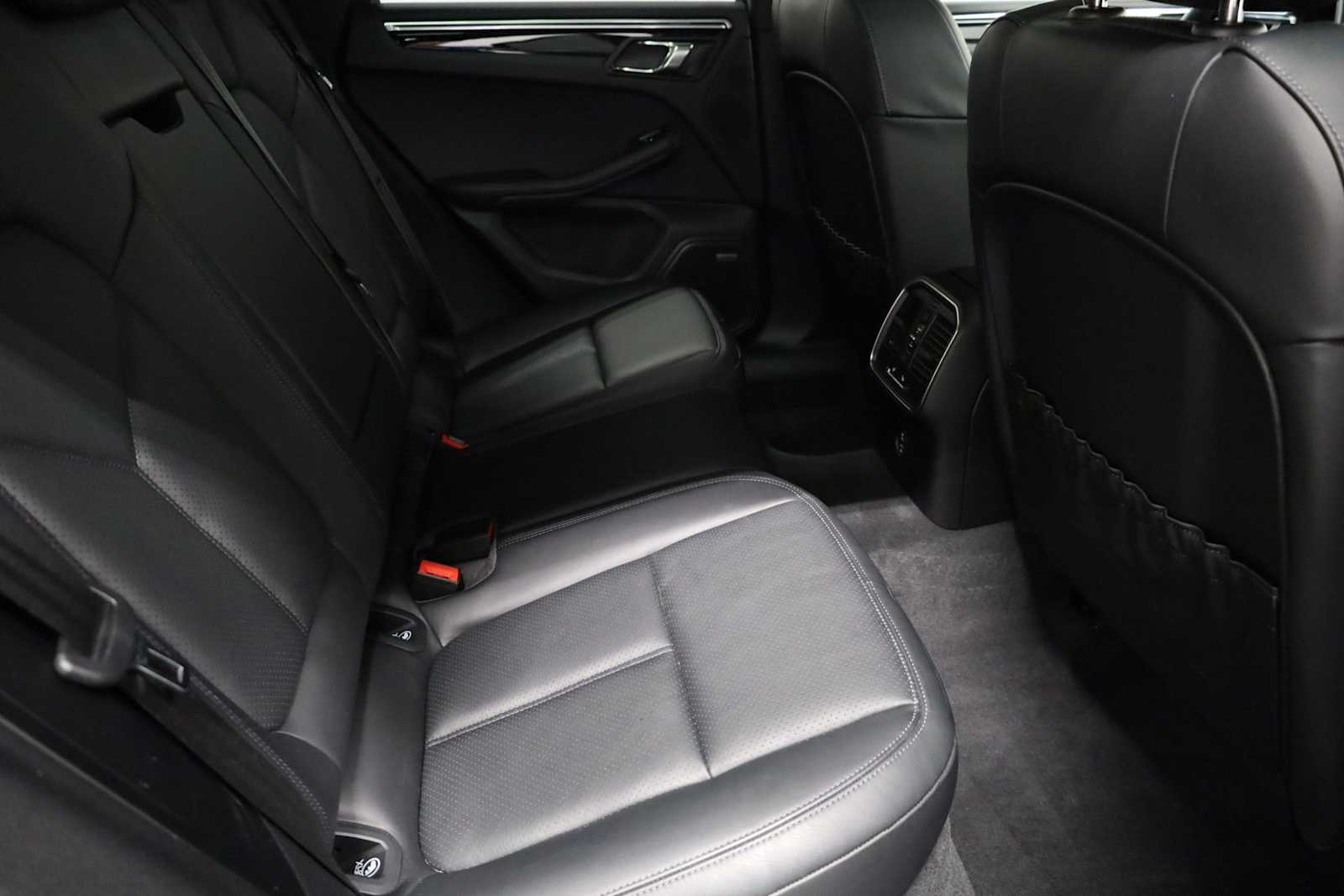 Thumbnail: 2025 Porsche Macan - 37