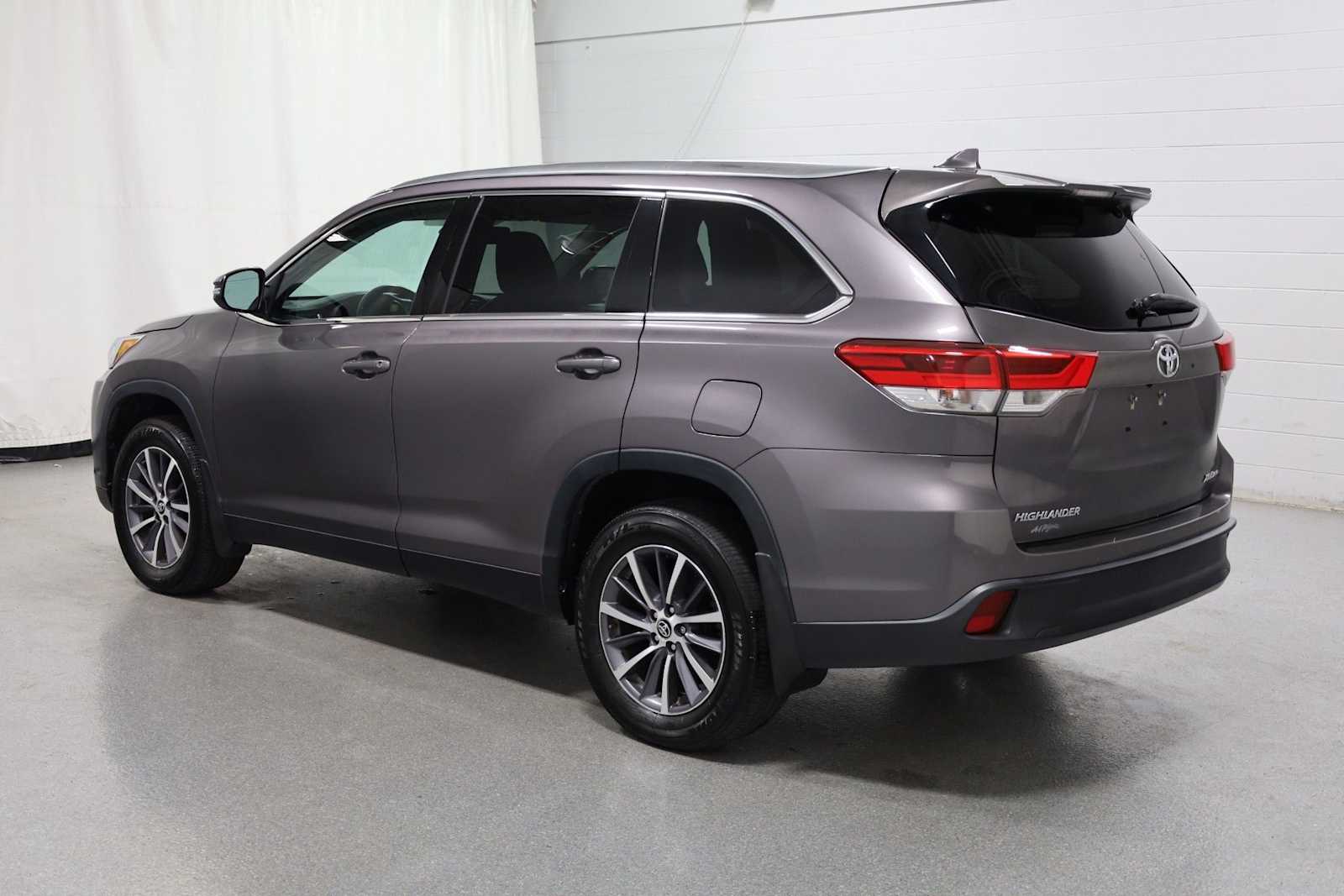 Thumbnail: 2019 Toyota Highlander - 3