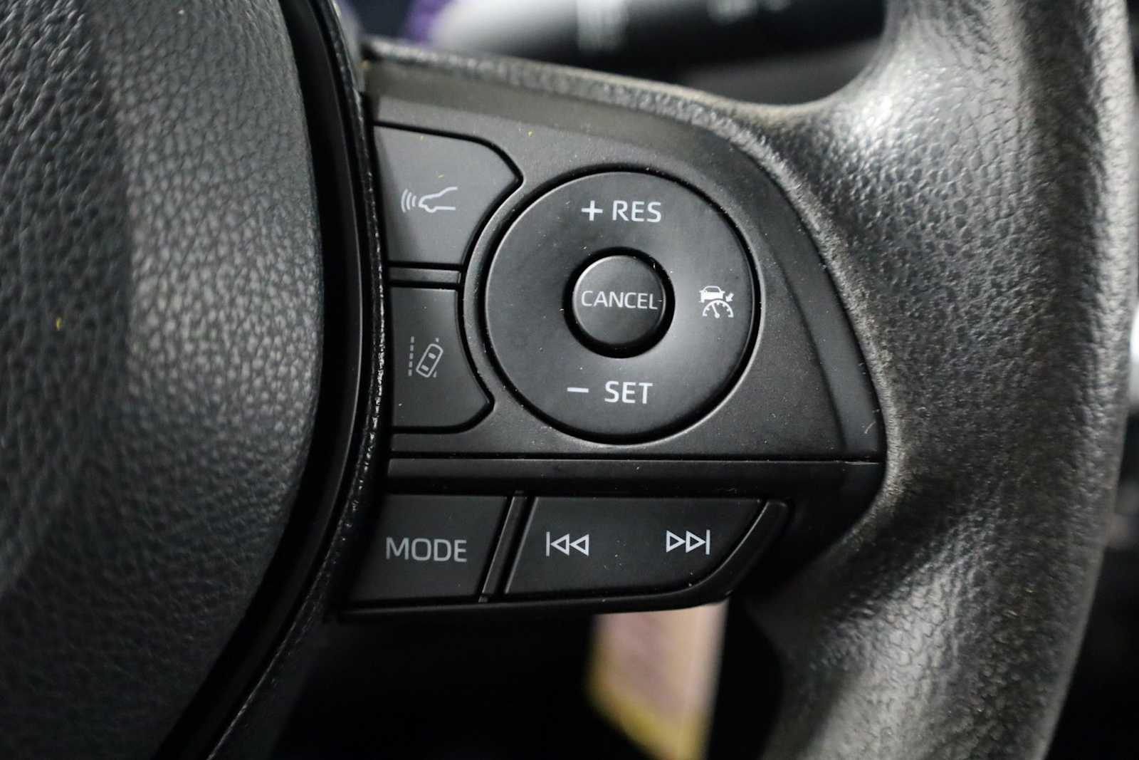 Thumbnail: 2021 Toyota RAV4 - 25