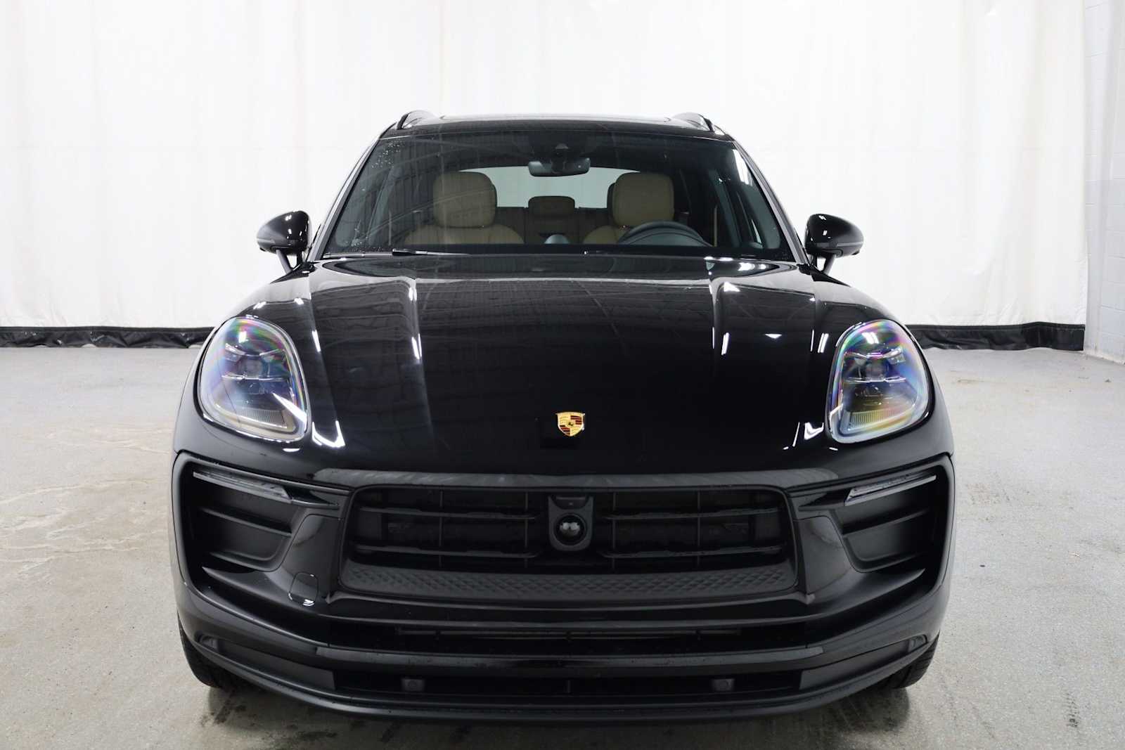 Thumbnail: 2026 Porsche Macan - 14