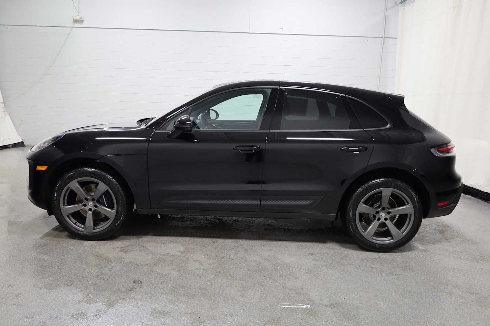 Thumbnail: 2026 Porsche Macan - 2