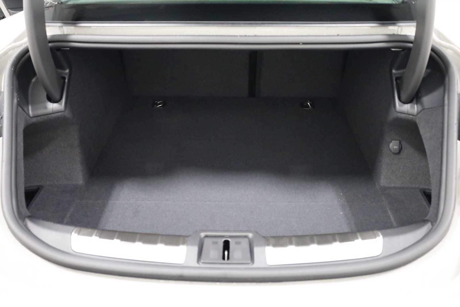 Thumbnail: 2026 Porsche Taycan - 40