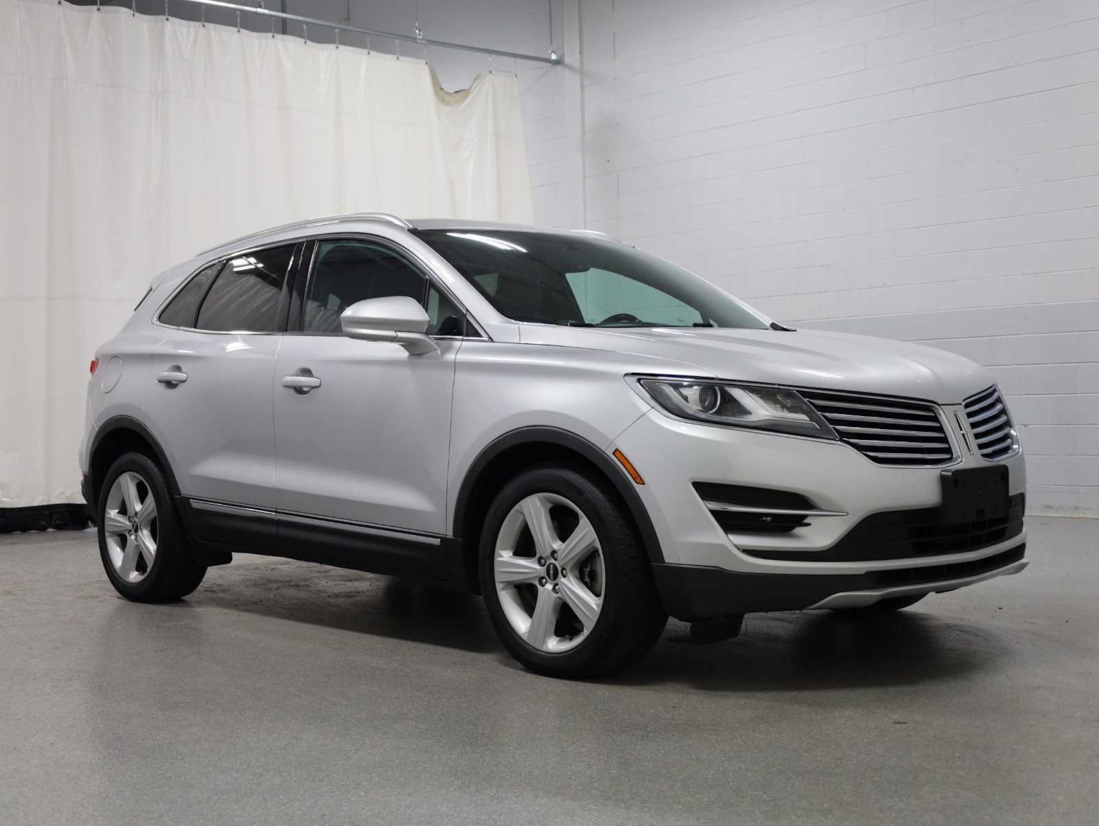 Thumbnail: 2016 Lincoln MKC - 13