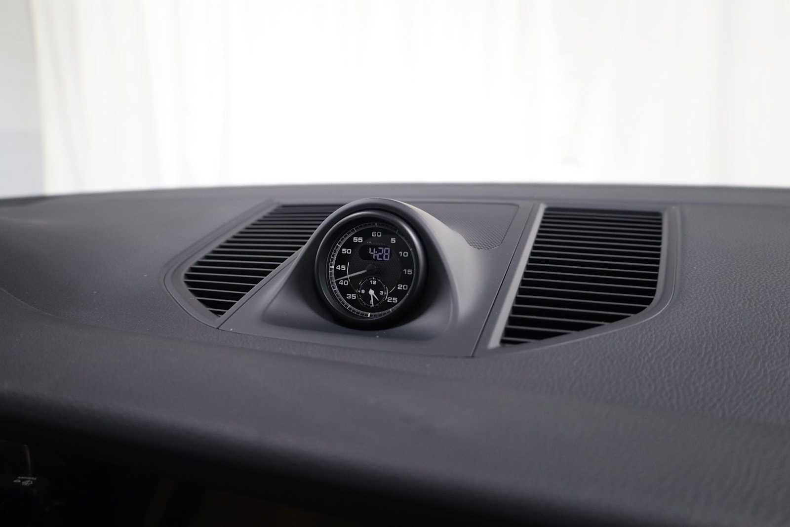 Thumbnail: 2026 Porsche Macan - 23