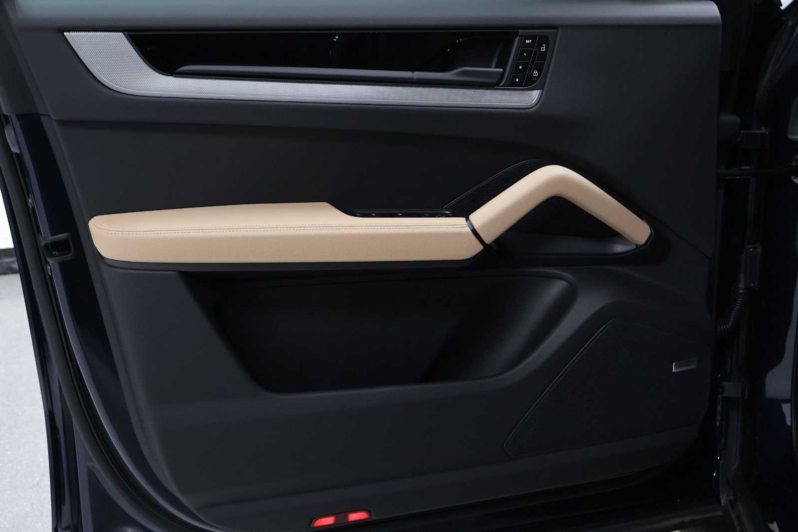 Thumbnail: 2026 Porsche Cayenne - 16