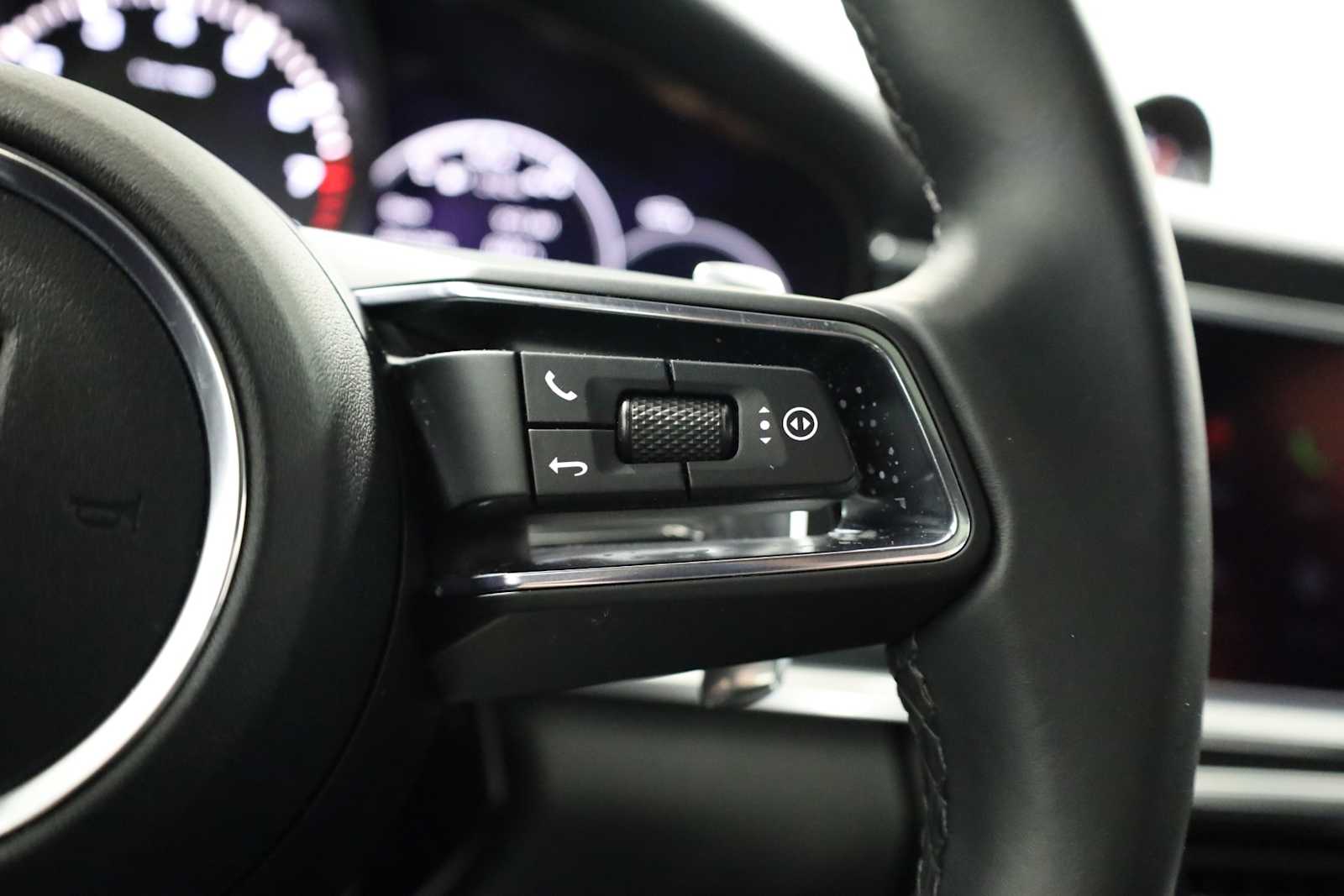 2023 Porsche Panamera 4 28