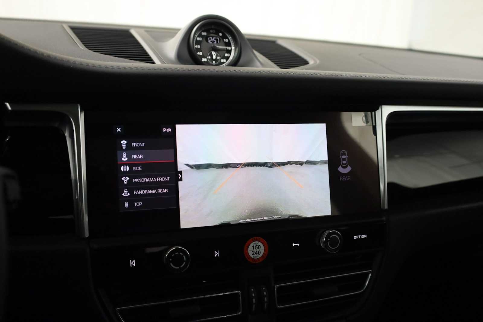 Thumbnail: 2026 Porsche Macan - 34