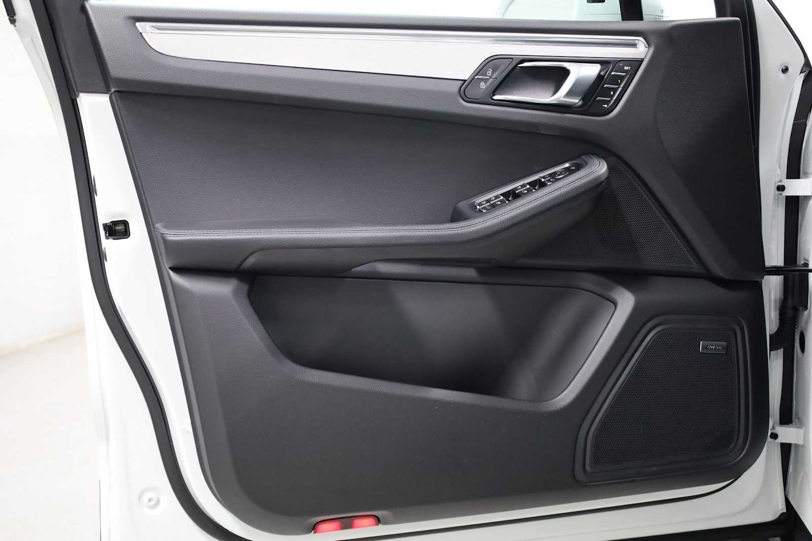 Thumbnail: 2026 Porsche Macan - 16