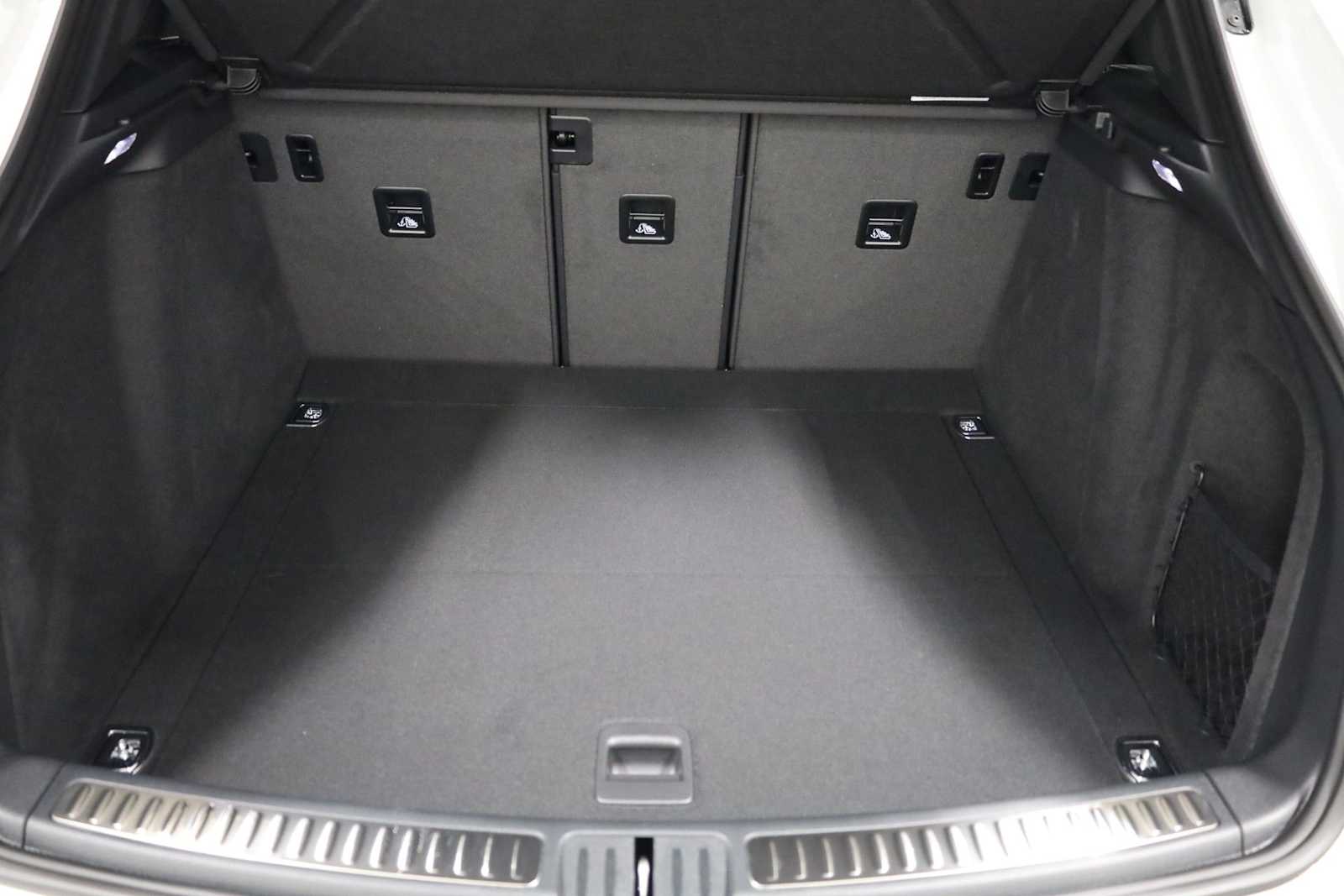 Thumbnail: 2026 Porsche Macan - 41