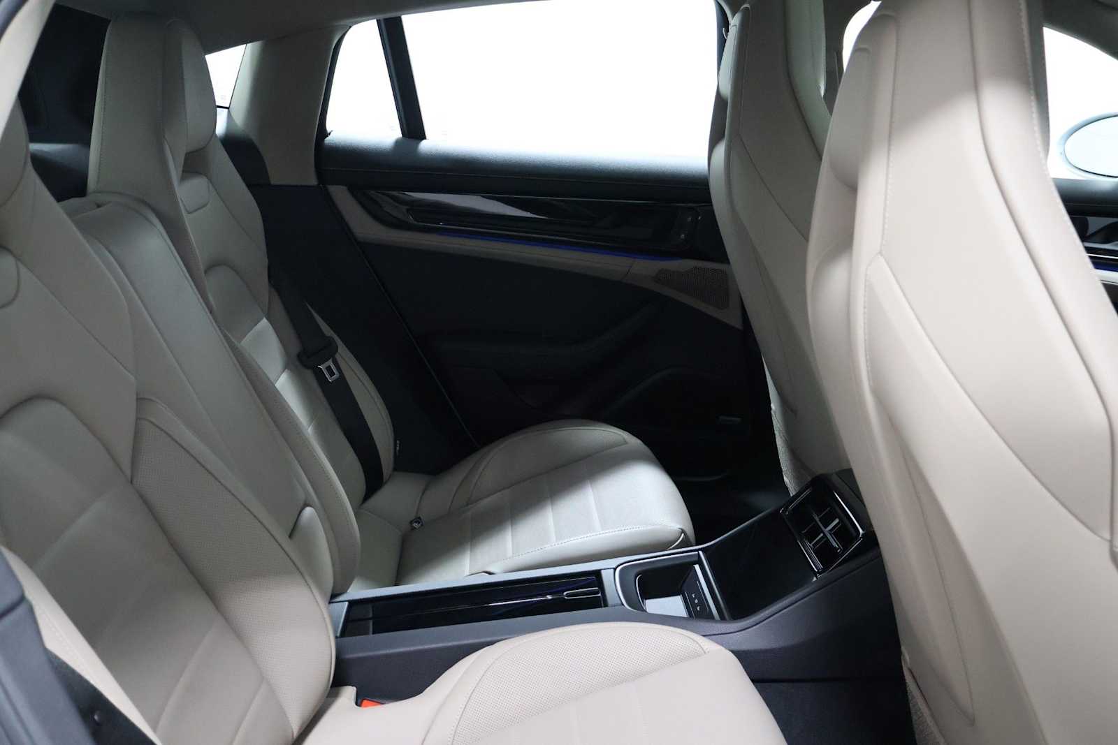 Thumbnail: 2025 Porsche Panamera - 34