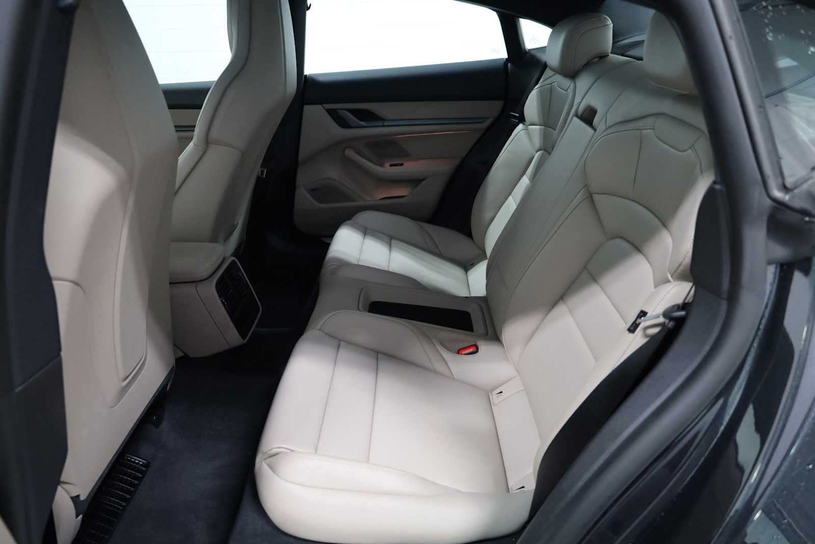 Thumbnail: 2025 Porsche Taycan - 33