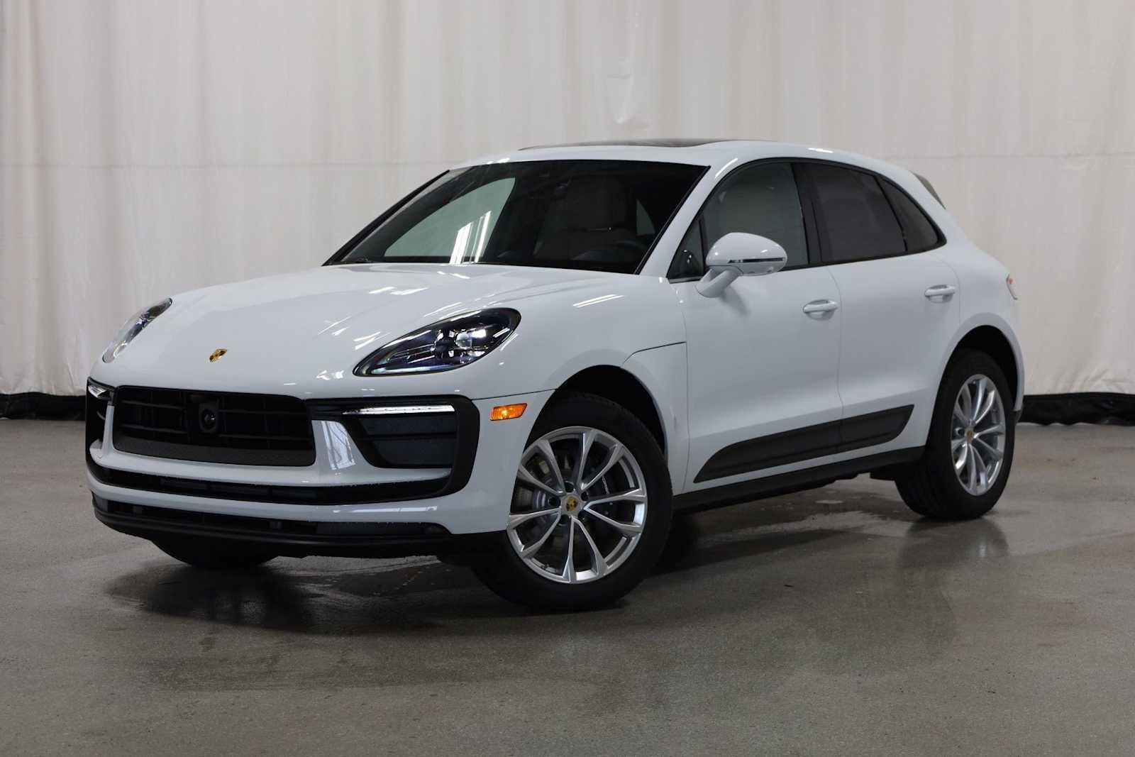 Thumbnail: 2026 Porsche Macan - 1