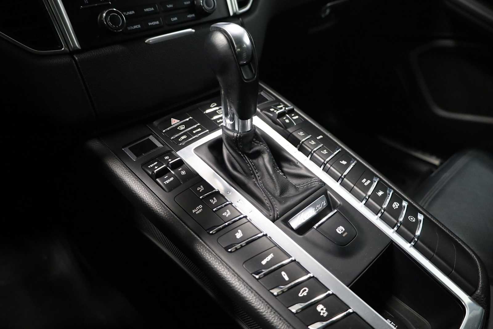 Thumbnail: 2018 Porsche Macan - 29