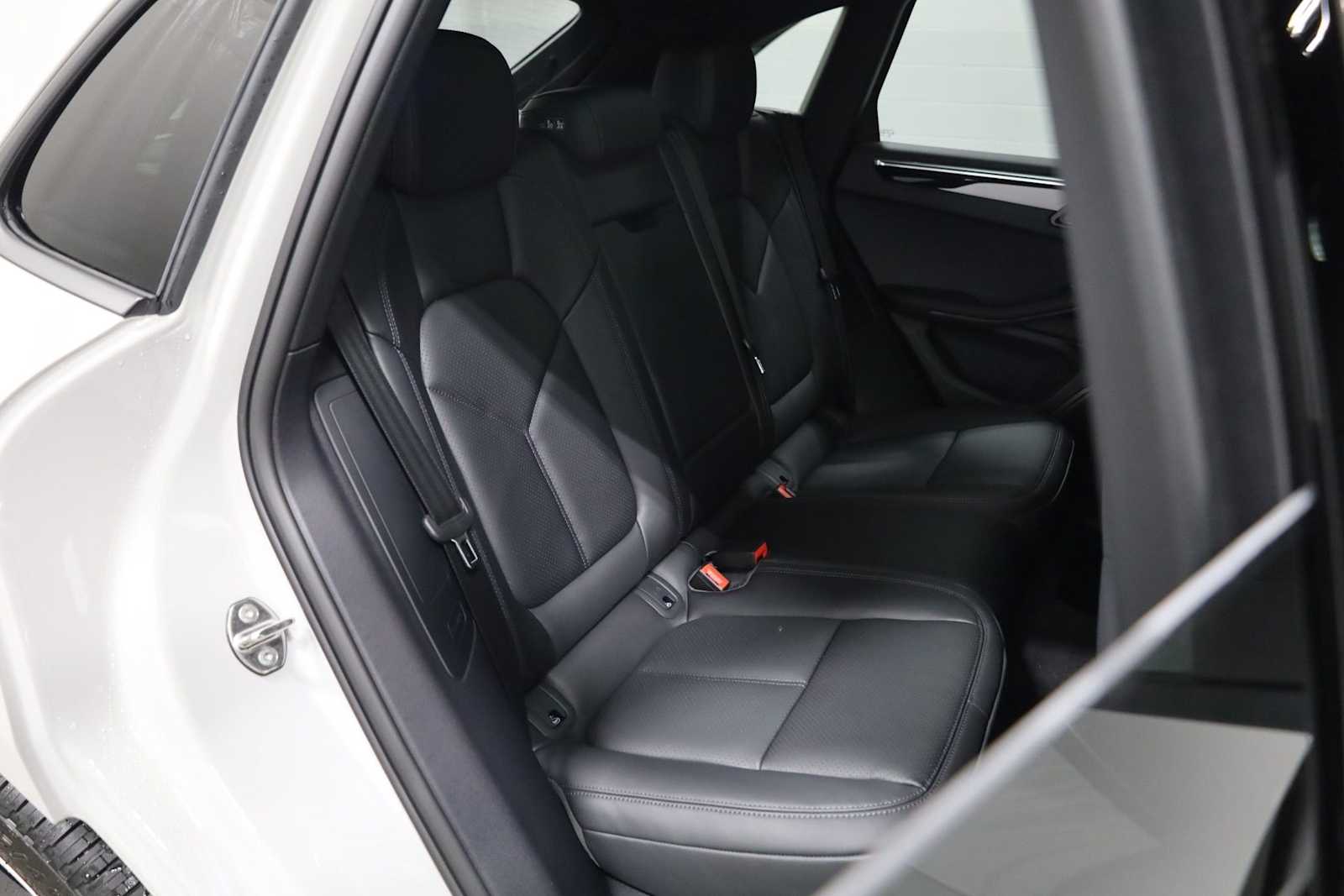 Thumbnail: 2026 Porsche Macan - 36