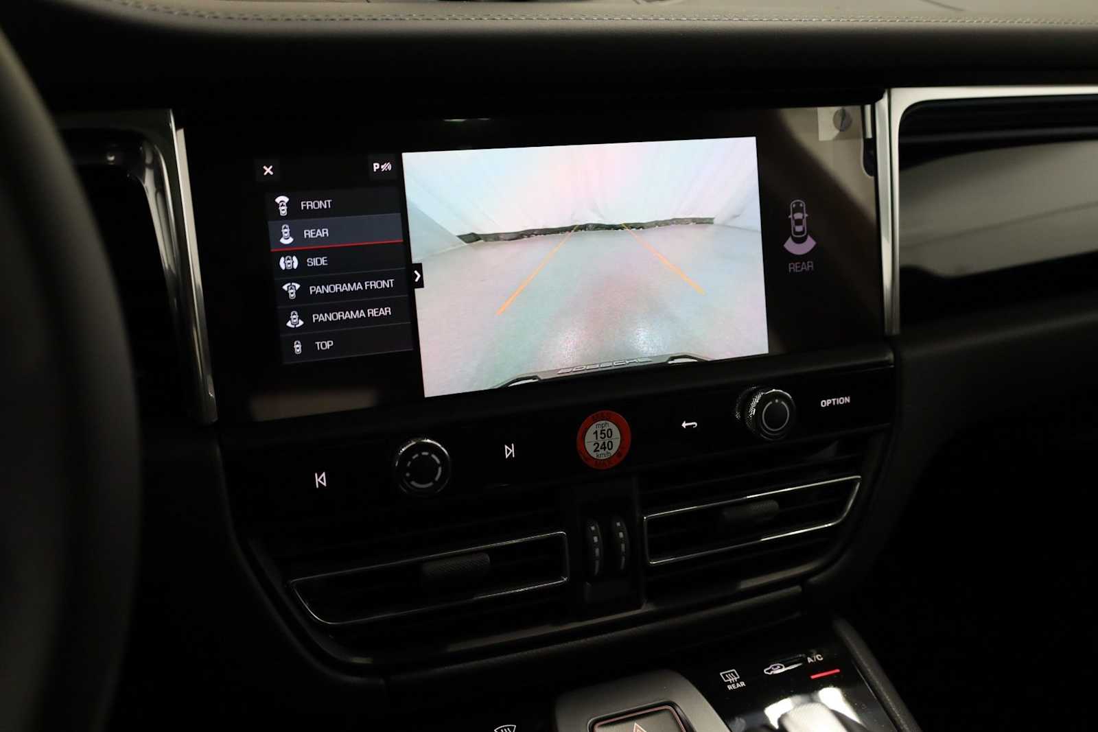 Thumbnail: 2026 Porsche Macan - 34