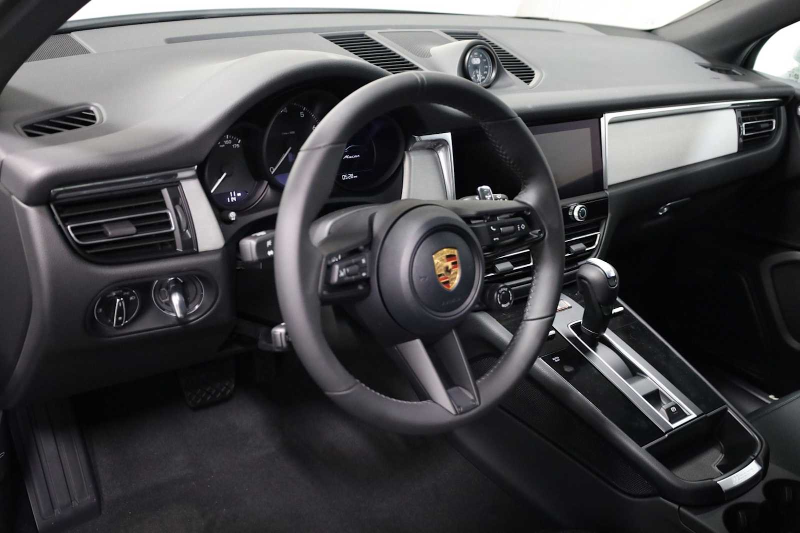 Thumbnail: 2026 Porsche Macan - 4