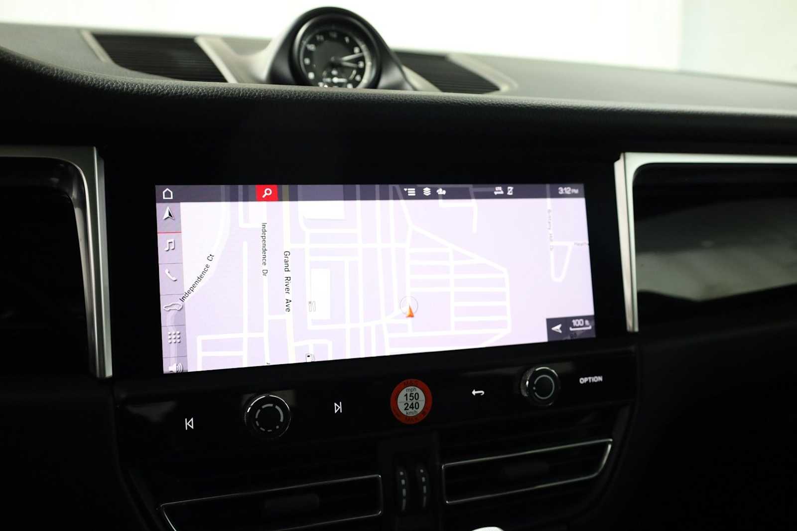 Thumbnail: 2023 Porsche Macan - 34