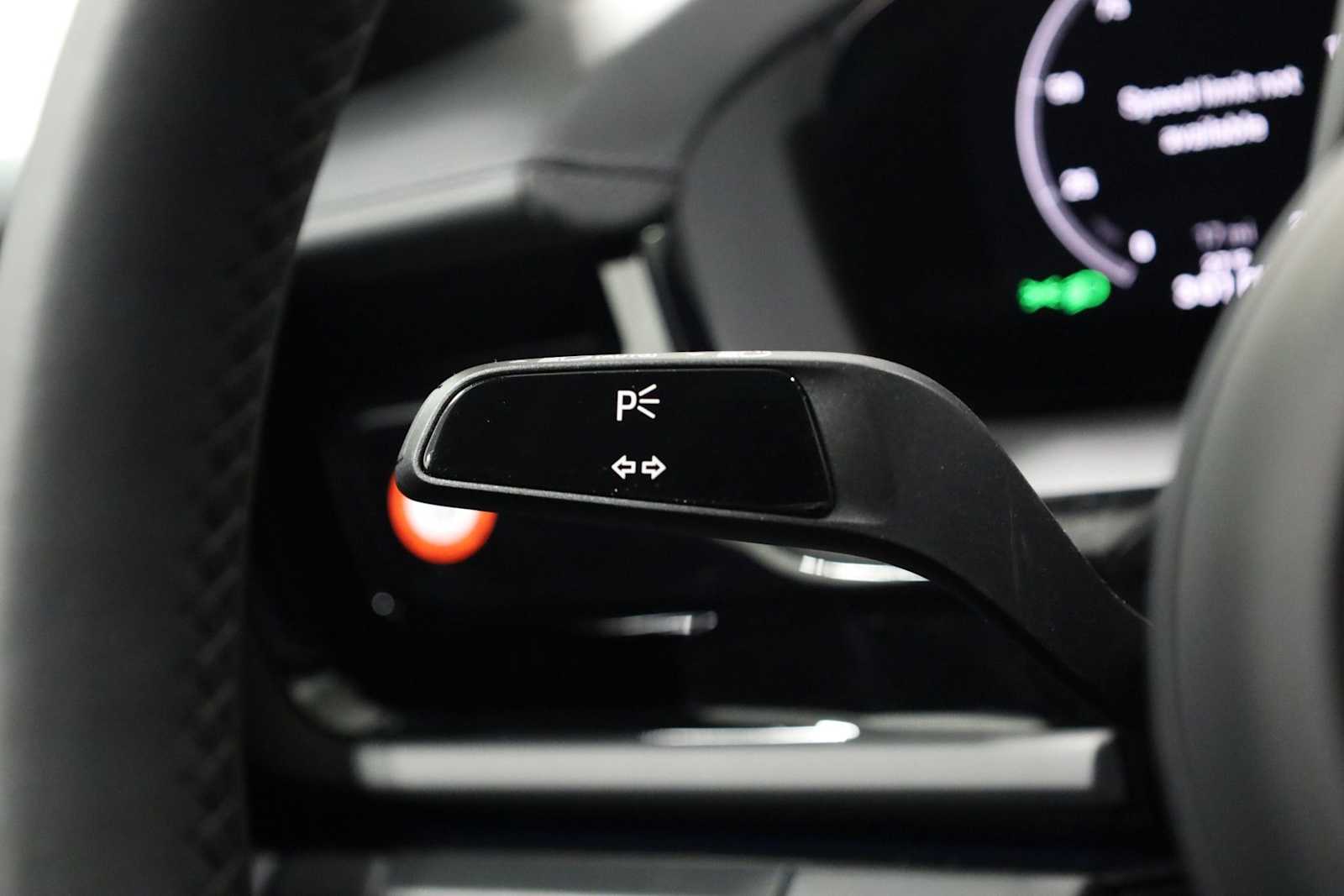 Thumbnail: 2026 Porsche Panamera - 31