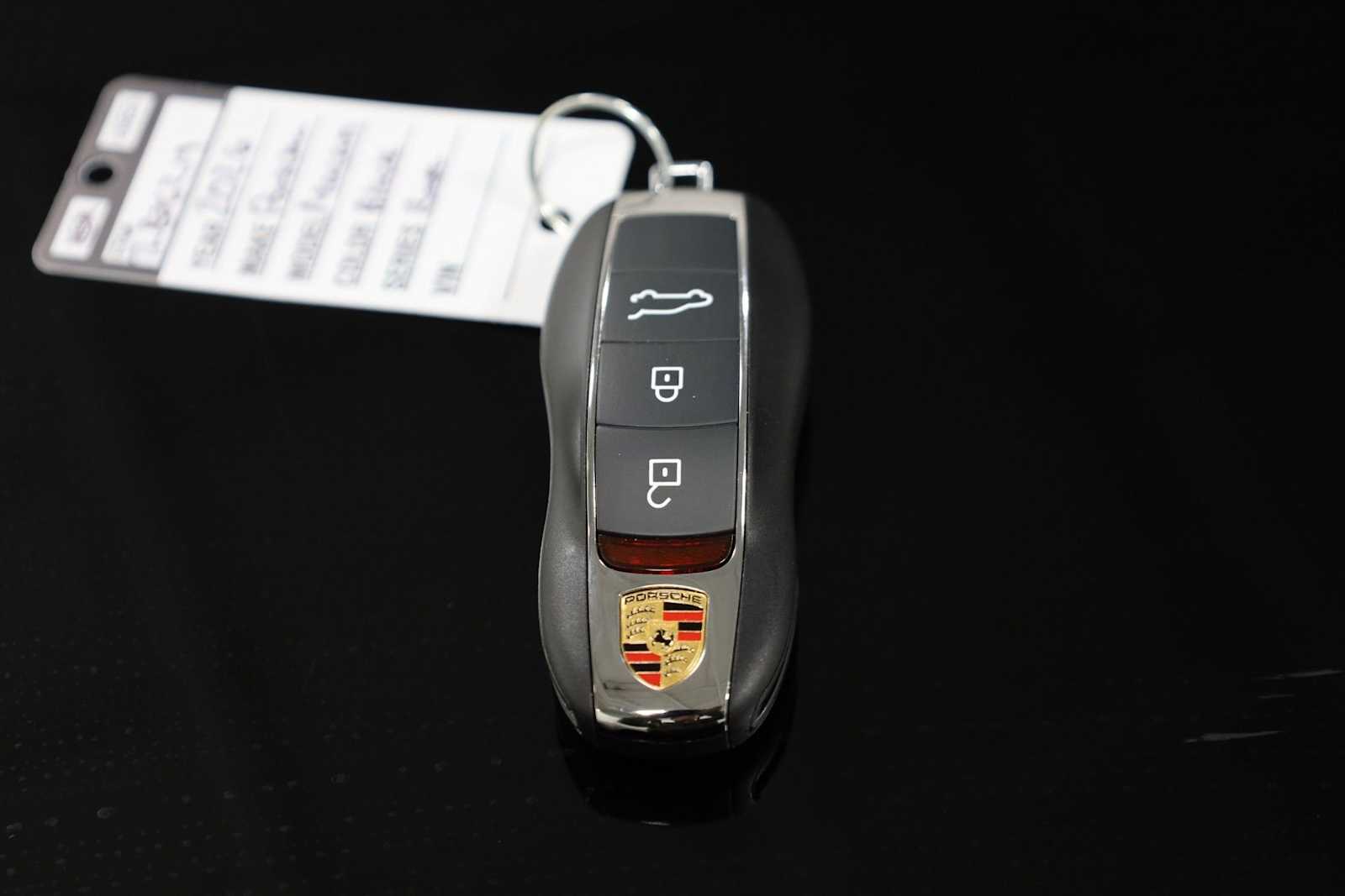 Thumbnail: 2026 Porsche Macan - 43