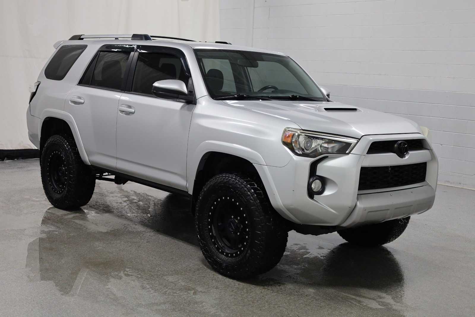 Thumbnail: 2014 Toyota 4Runner - 13