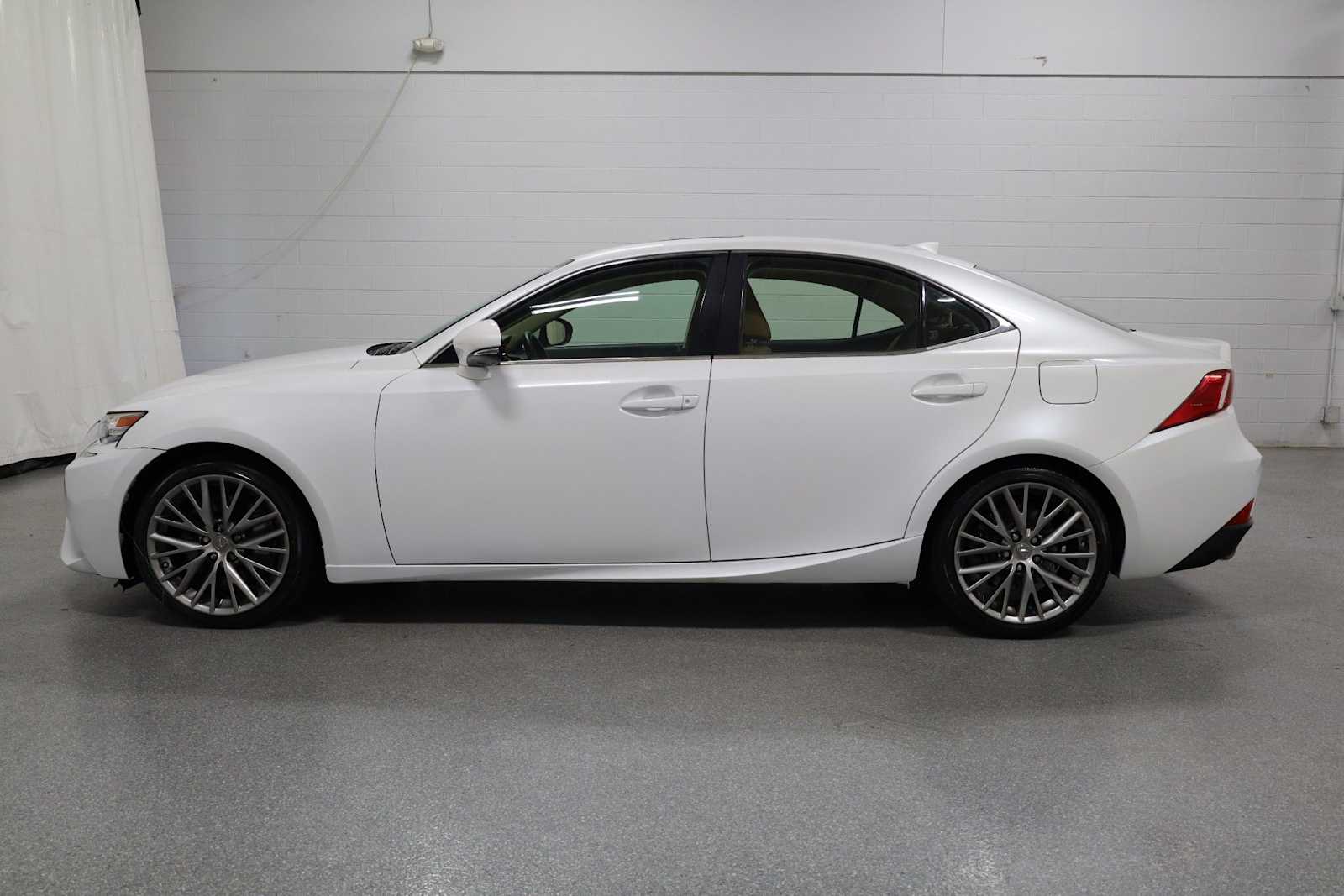 Thumbnail: 2016 Lexus IS - 2