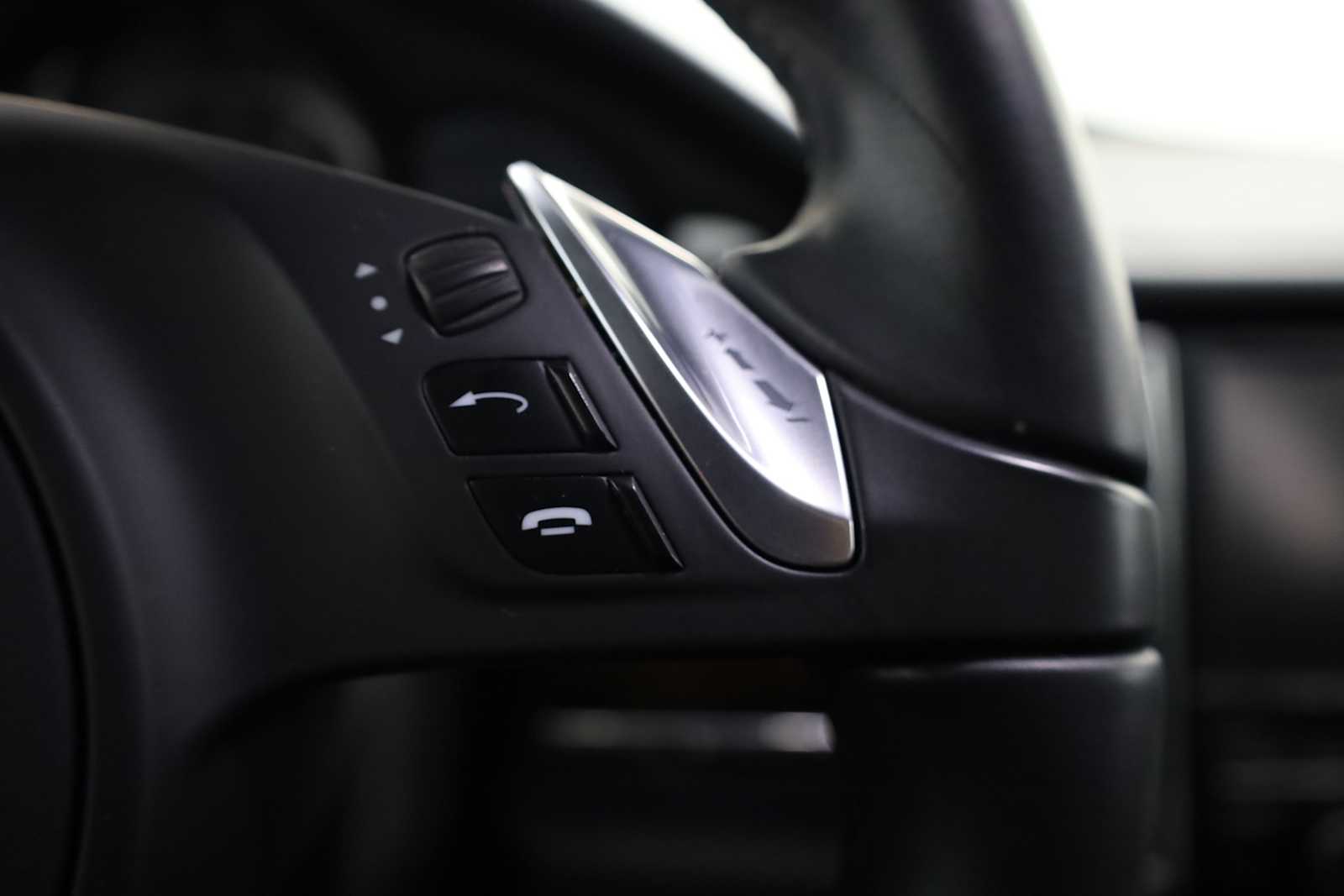Thumbnail: 2014 Porsche Panamera - 28