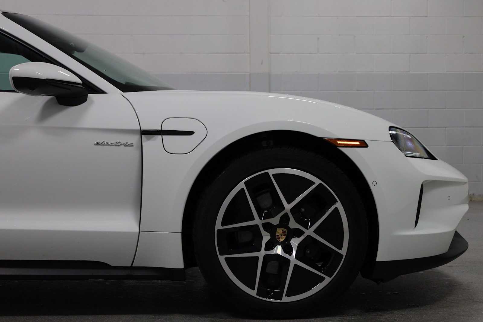 Thumbnail: 2025 Porsche Taycan - 12