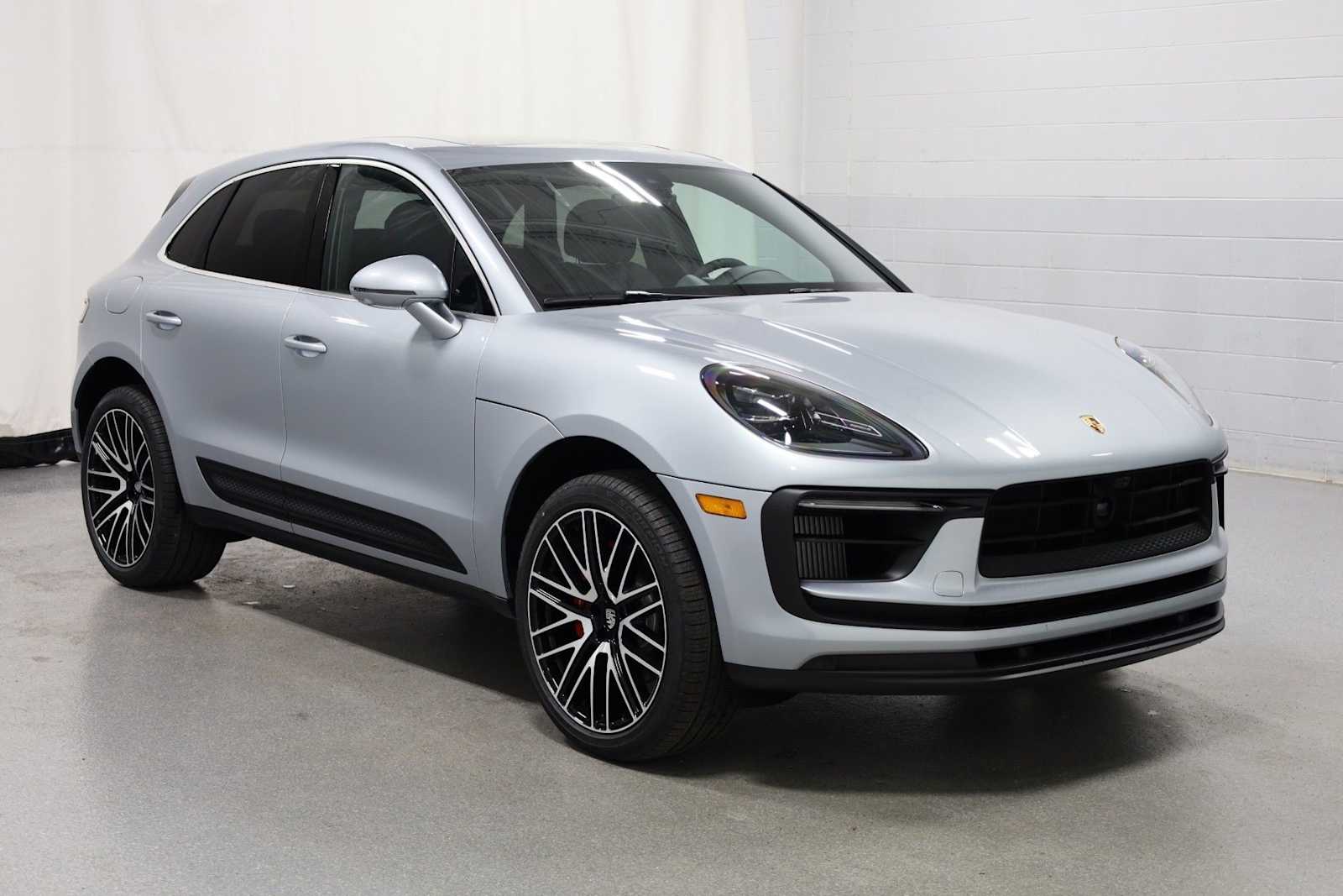 Thumbnail: 2026 Porsche Macan - 13