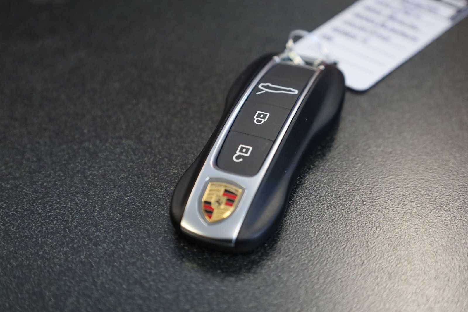 Thumbnail: 2026 Porsche Panamera - 43